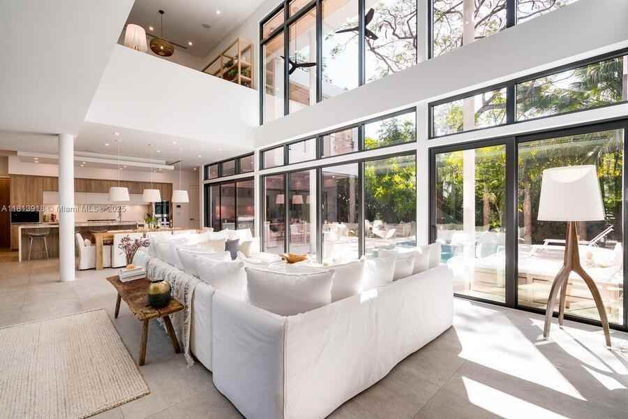 4094 Park Ave - Photo 3 of 38