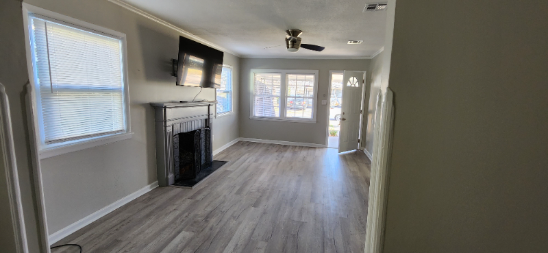 436 S Quebec Ave - Photo 3 of 12