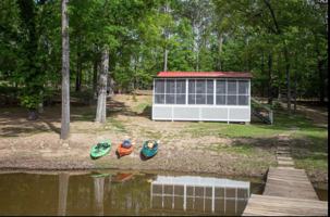 featured image of 2207 White Oak Ln