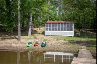 2207 White Oak Ln - Photo 1 of 1