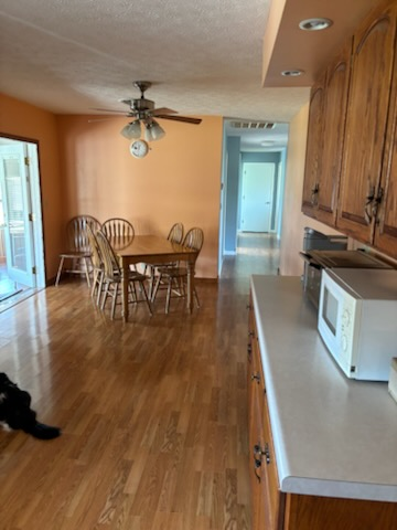 1025 Eastview Dr - Photo 3 of 16