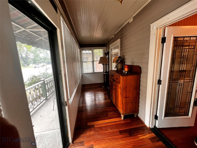 519 W Park St - Photo 7 of 19