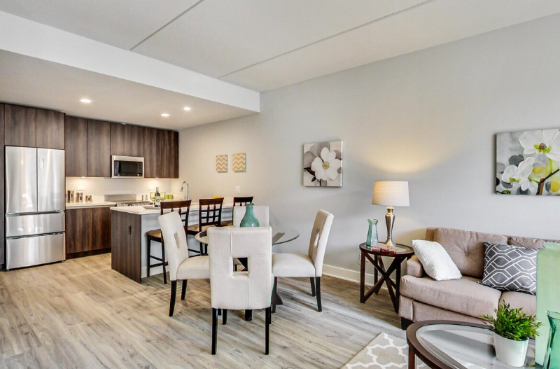 311 W Division St - Photo 3 of 5