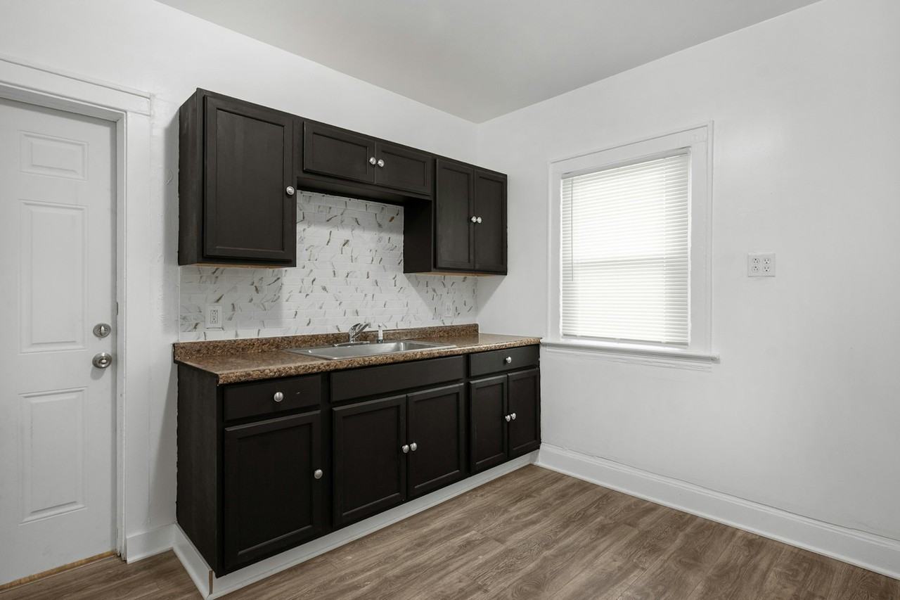 13500 3rd Avenue, Unit B (Upstairs) - Photo 4 of 15