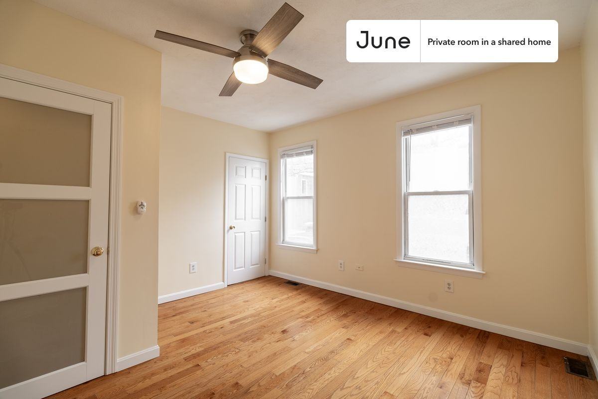 277 Paris St #B - Photo 2 of 15
