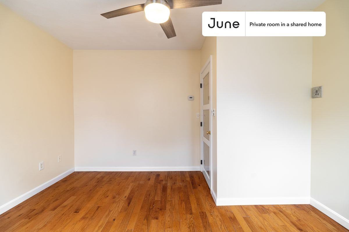 277 Paris St #B - Photo 4 of 15