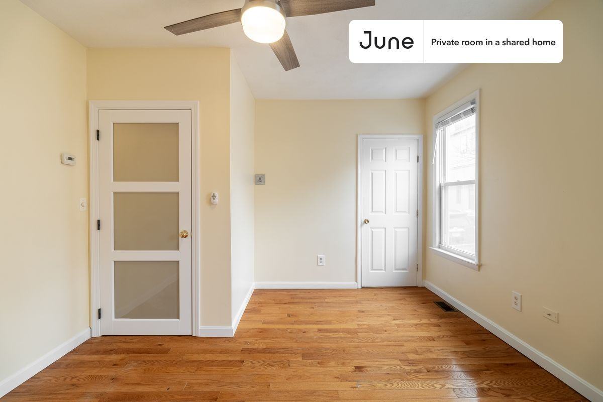 277 Paris St #B - Photo 5 of 15