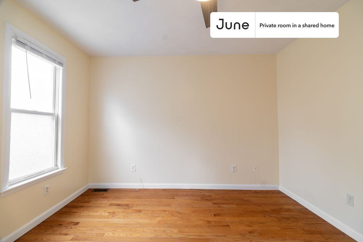 277 Paris St #B - Photo 7 of 15
