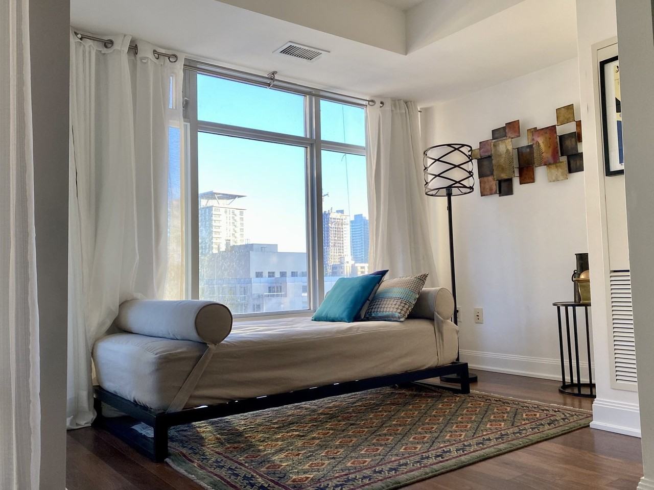 2191 Yonge St - Photo 2 of 27