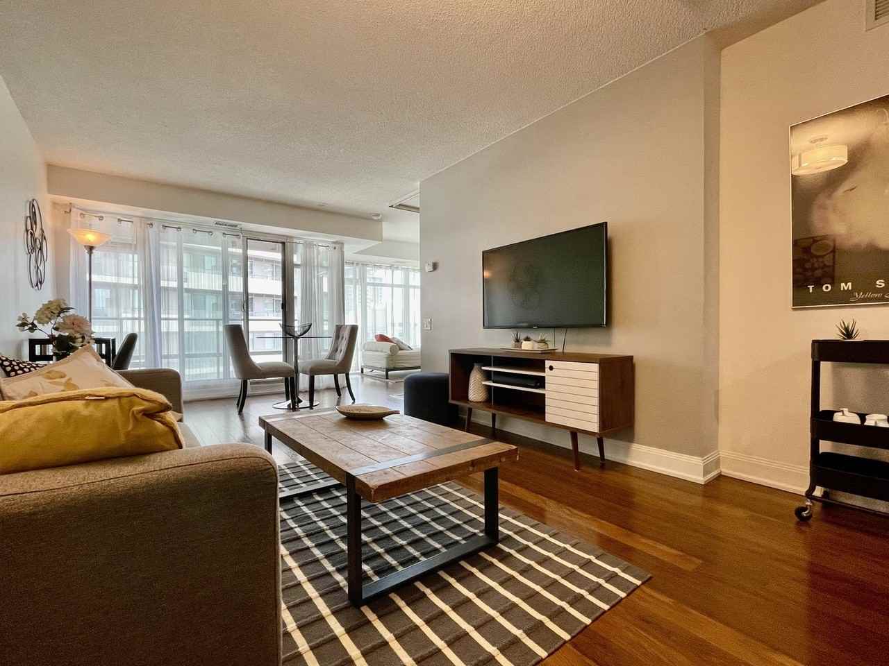 2191 Yonge St - Photo 3 of 27