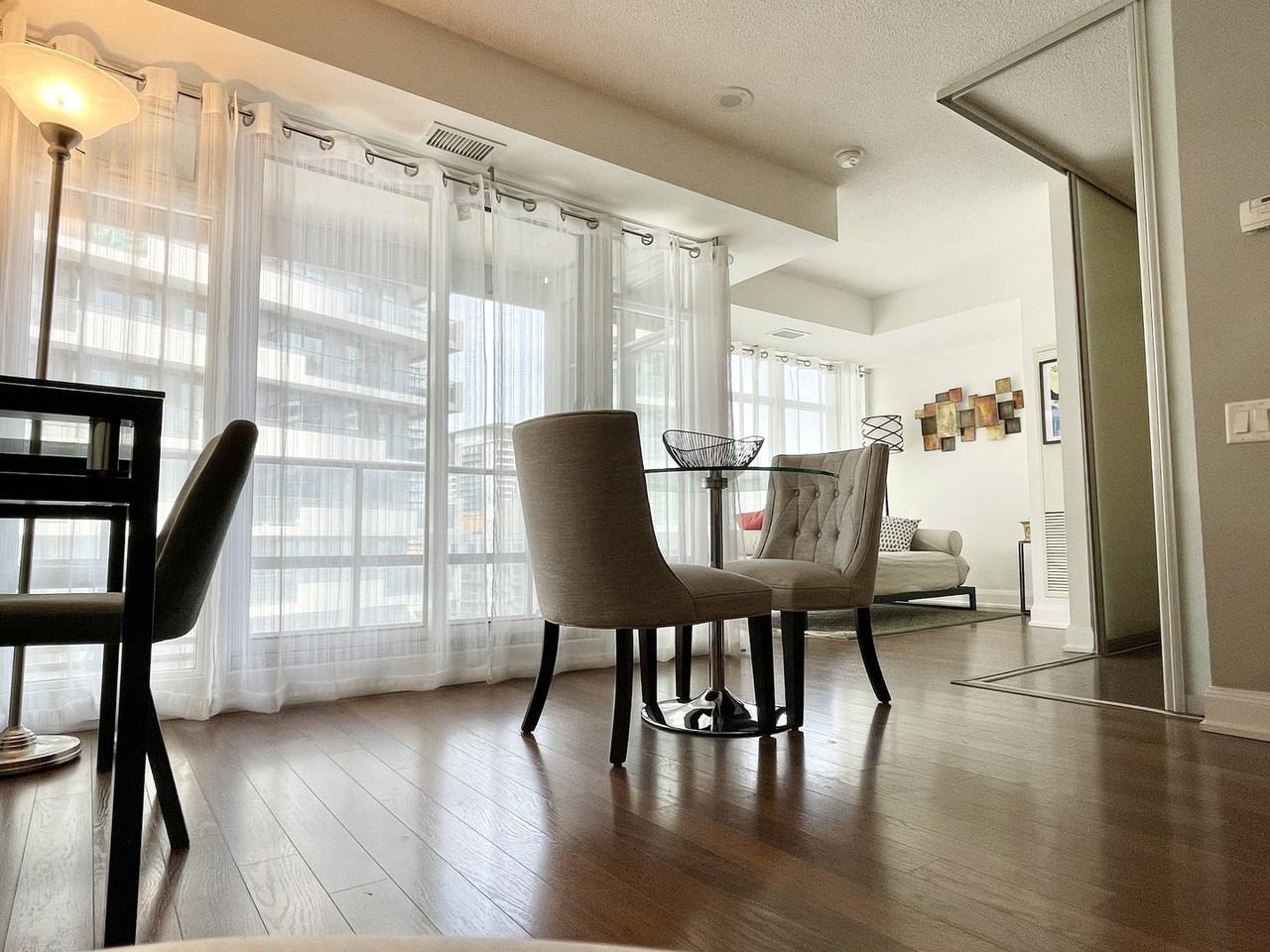 2191 Yonge St - Photo 5 of 27