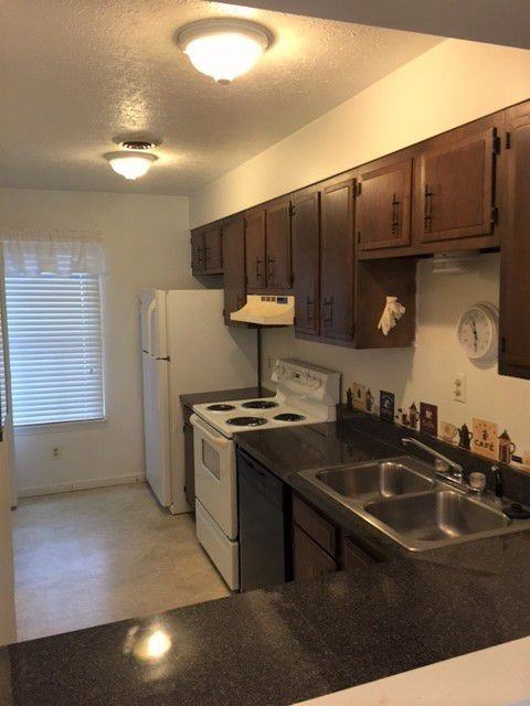 96 Hudson Avenue - Photo 2 of 9