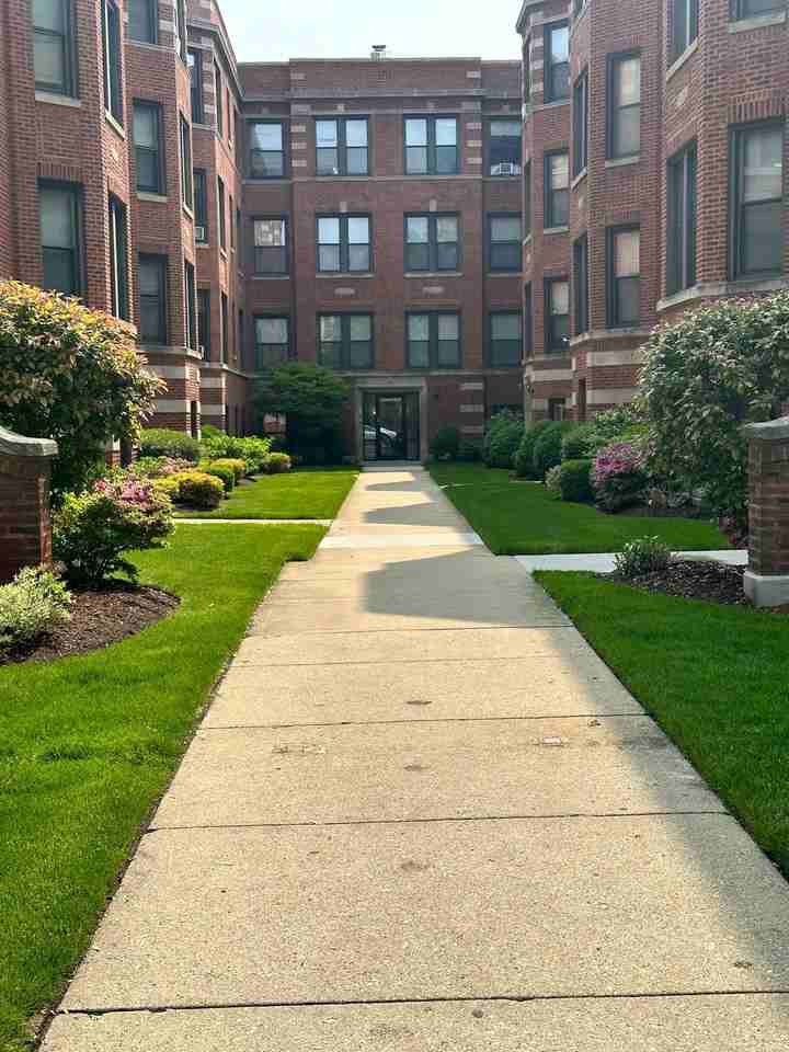 68 Crandon Apartments - Photo 7 of 8