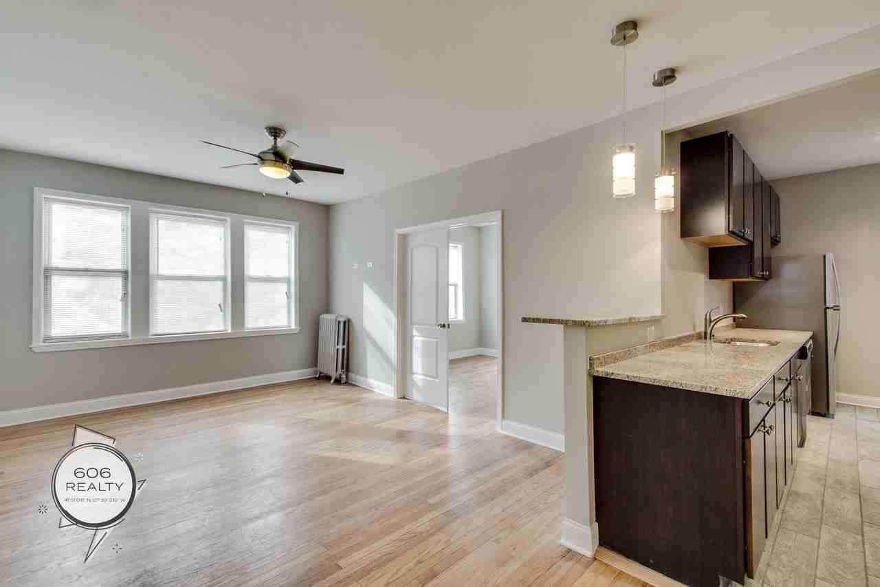 842 E 53rd St #3N - Photo 2 of 5