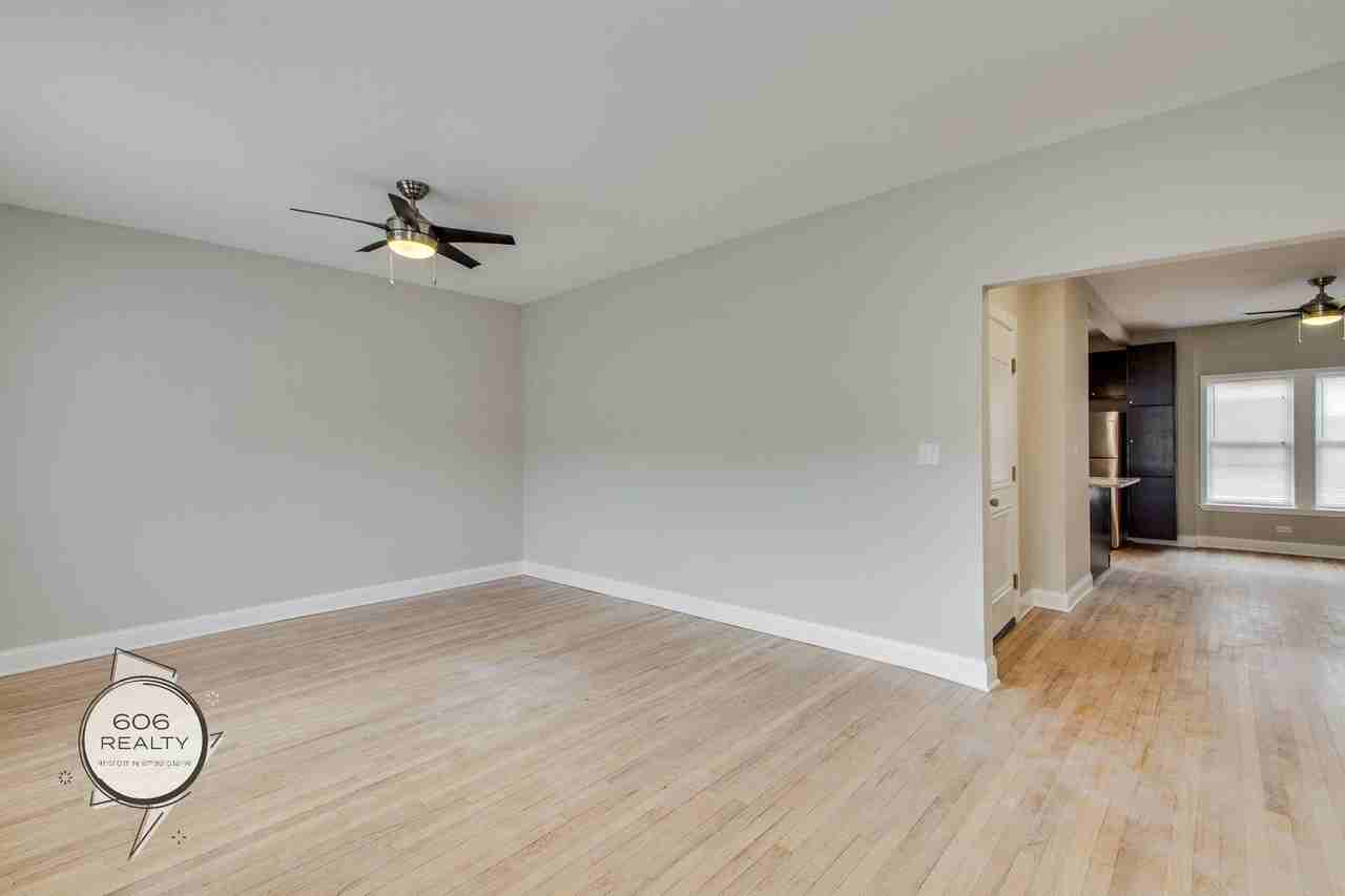 842 E 53rd St #3N - Photo 3 of 5