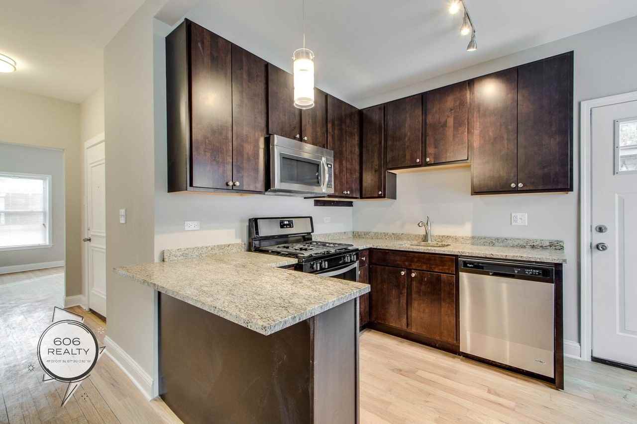 842 E 53rd St #3N - Photo 4 of 5