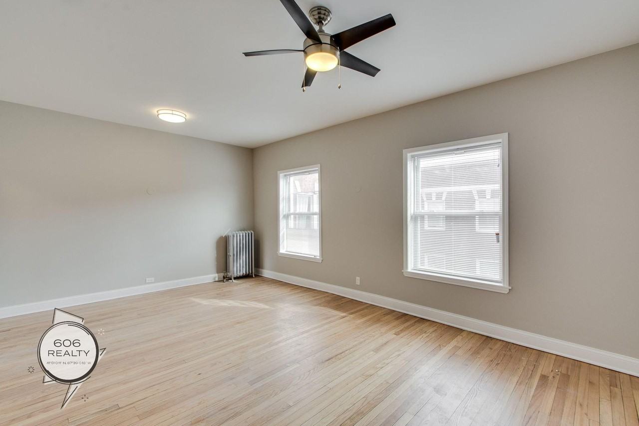 836 E 53rd St #2S - Photo 4 of 6