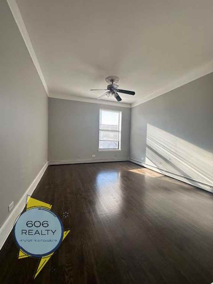 364 E 59th St #1 - Photo 3 of 5