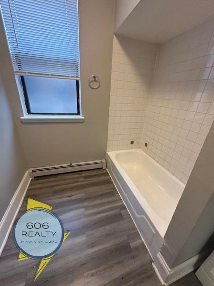 364 E 59th St #1 - Photo 4 of 5
