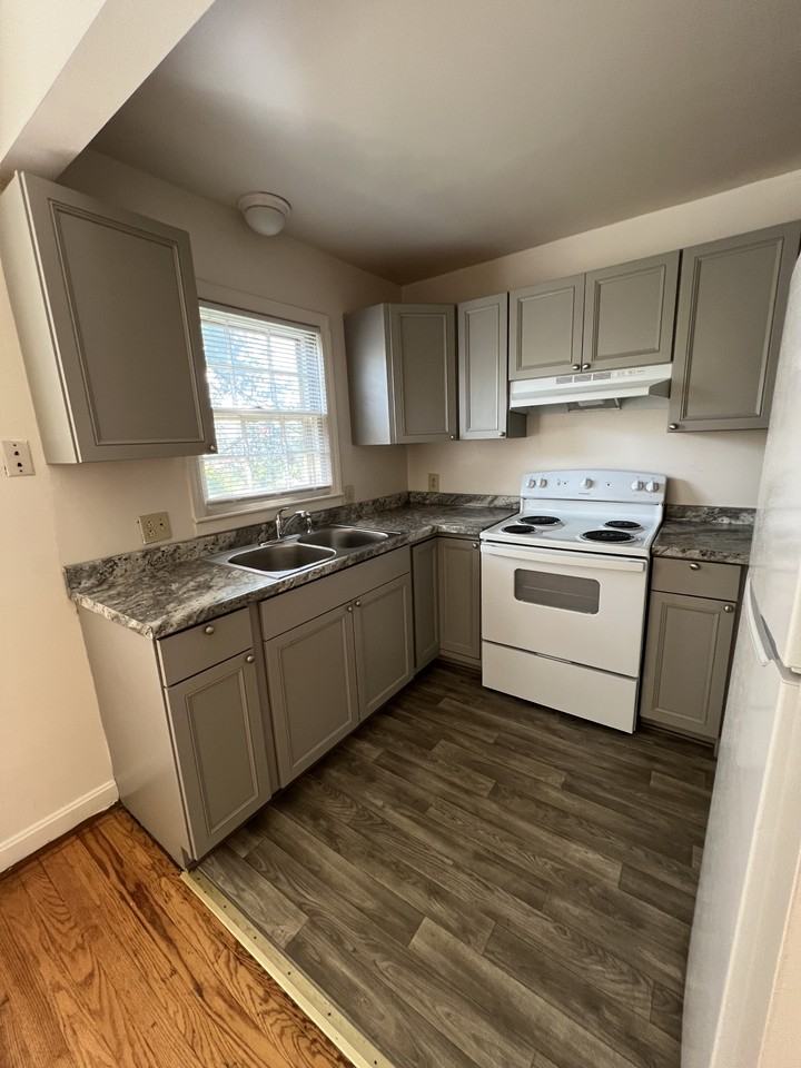 Brandon - Photo 3 of 8