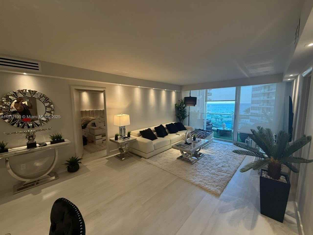 5151 Collins Ave #726 - Photo 4 of 32