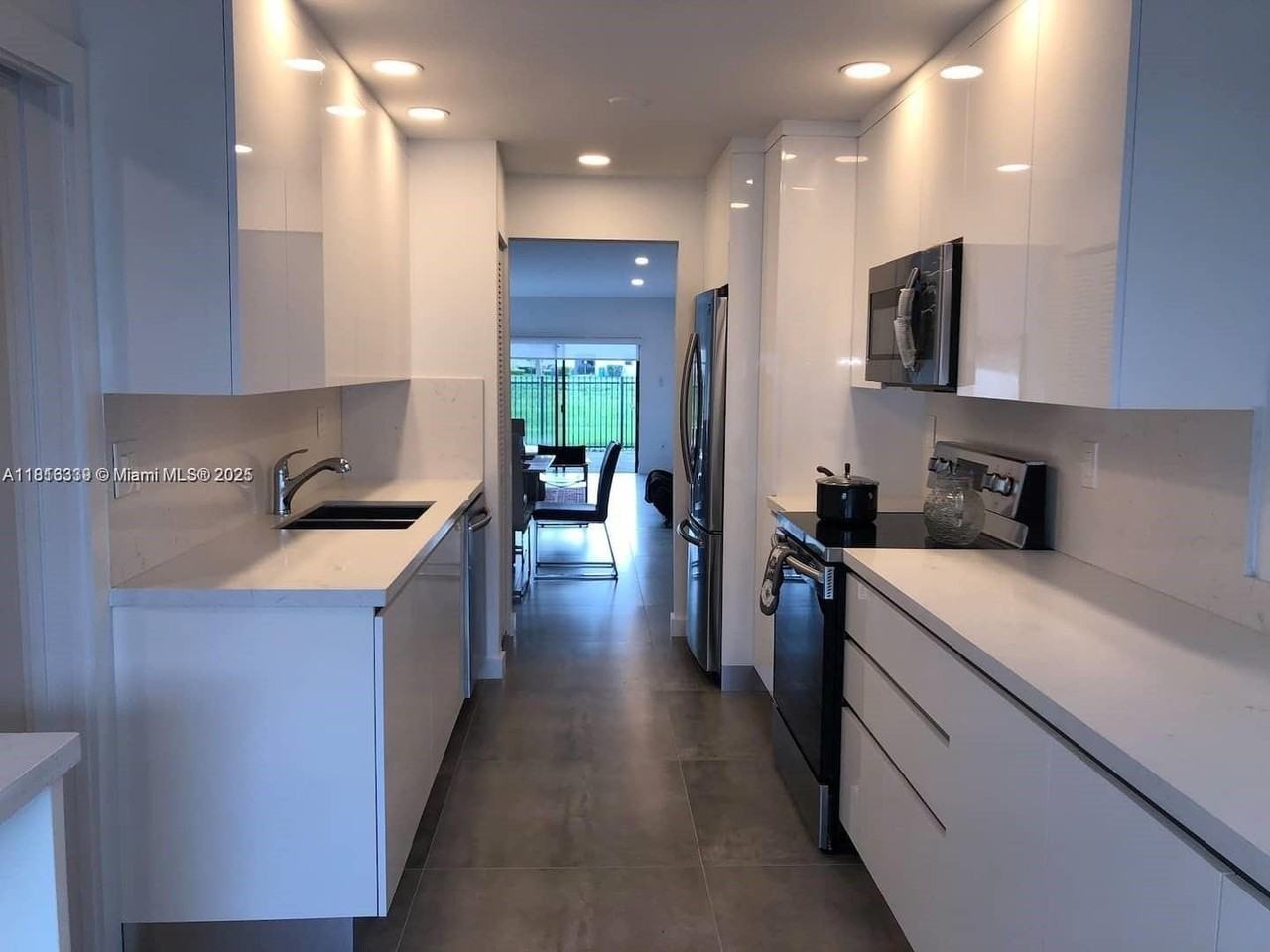 534 Ne 195th St #534 - Photo 4 of 11