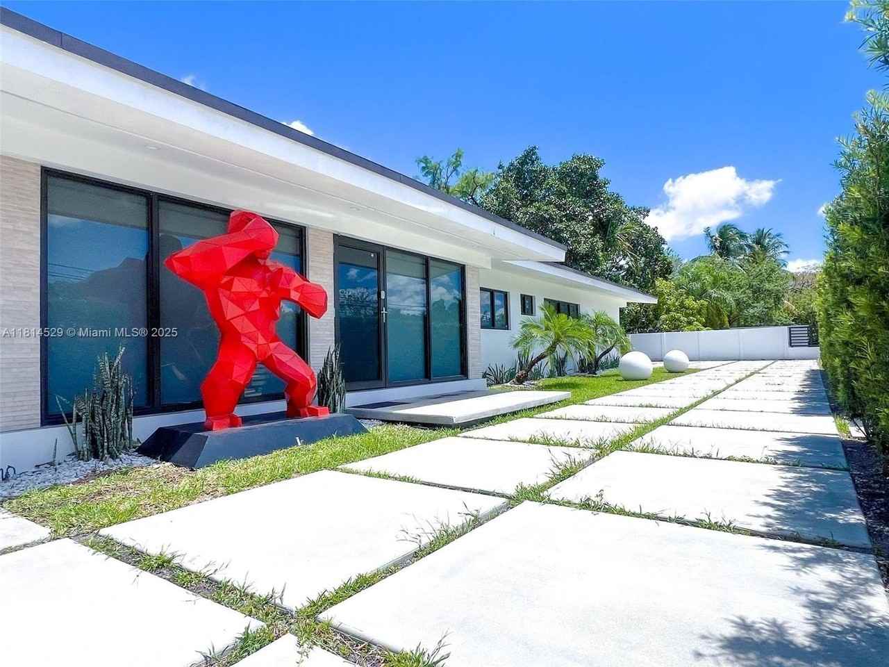 6025 Southwest 72nd Avenue - Photo 5 of 30