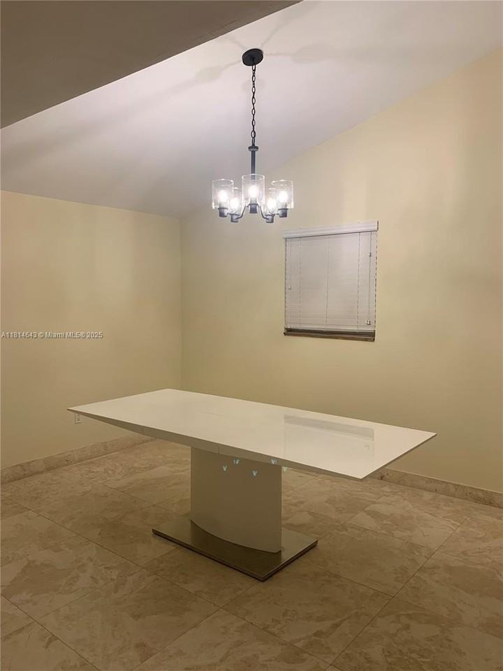 3235 Sw 58th Ct - Photo 4 of 26