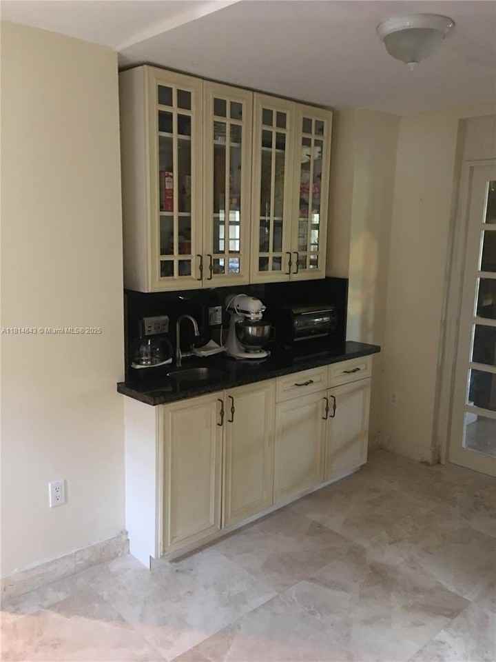 3235 Sw 58th Ct - Photo 7 of 26