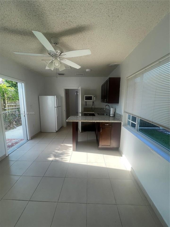 7420 Sw 32nd St - Photo 2 of 7