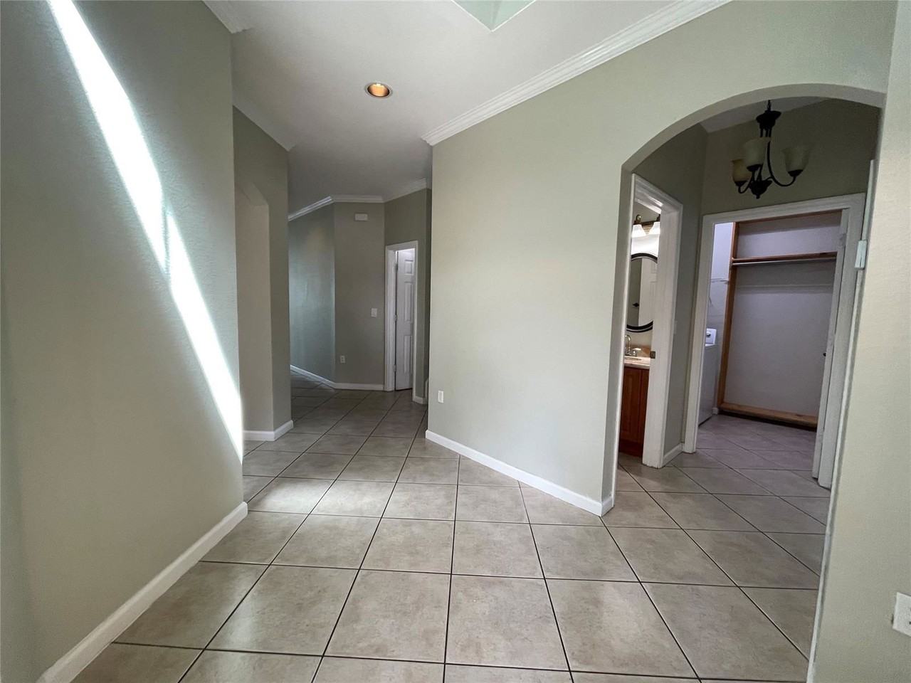 5031 Madison Lakes Cir W - Photo 2 of 8