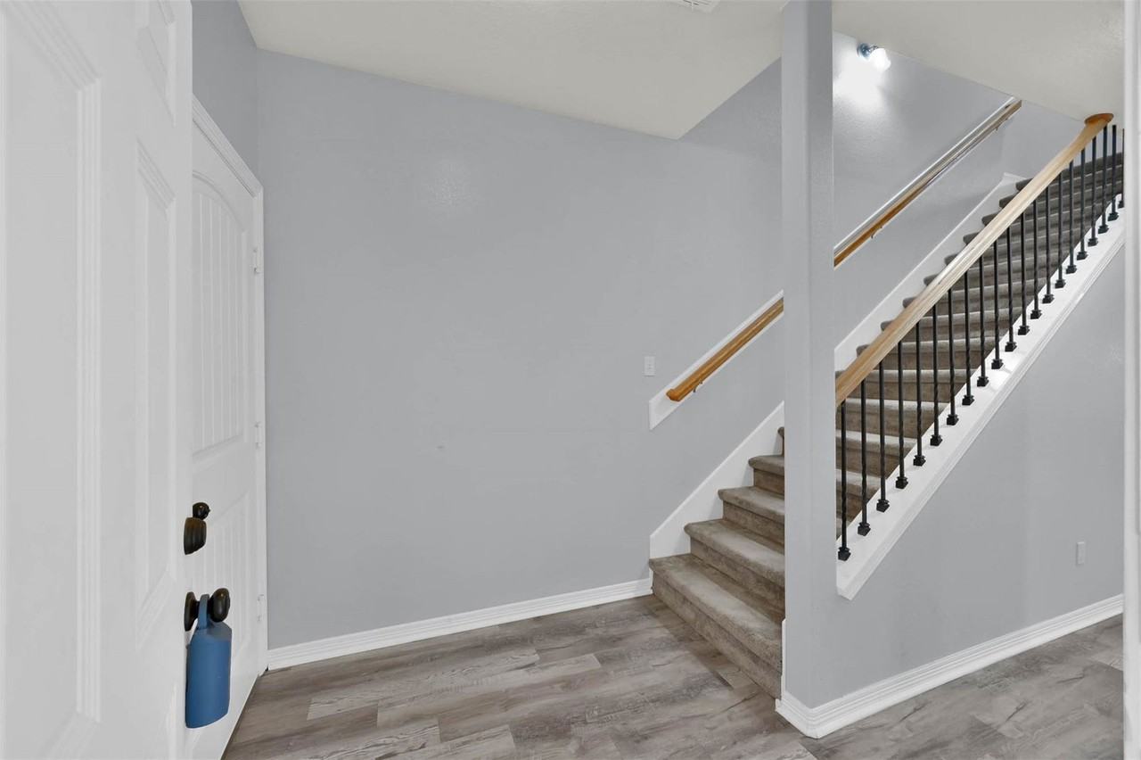 270 Capetown #A - Photo 3 of 8