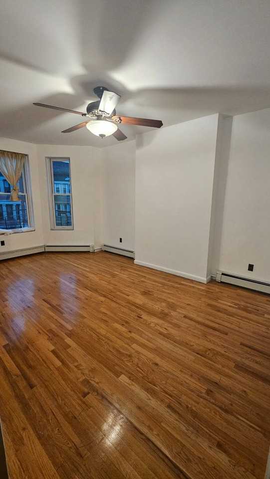 749 Kelly St - Photo 3 of 10