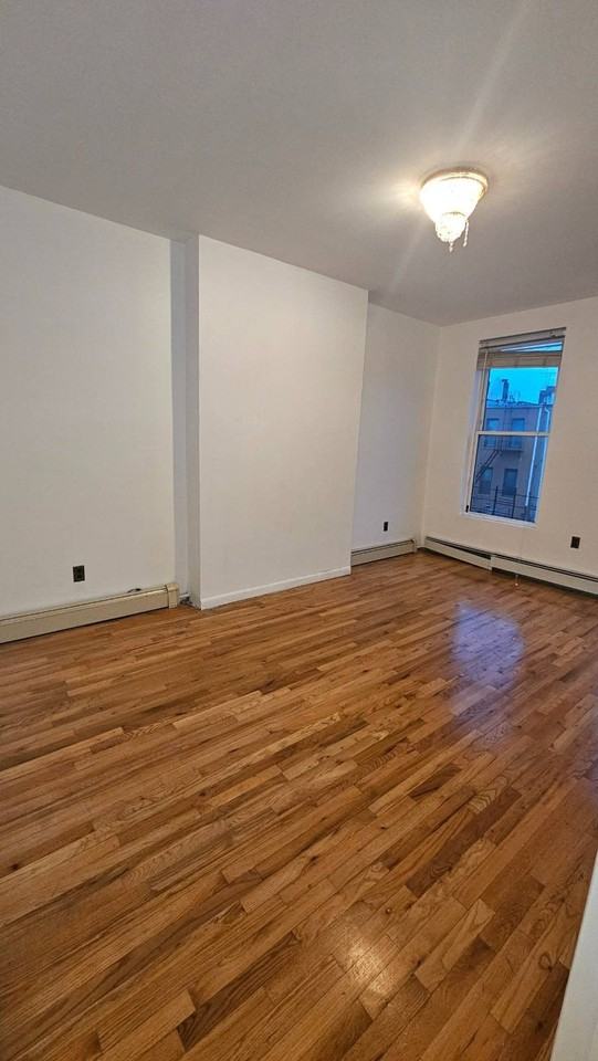 749 Kelly St - Photo 6 of 10