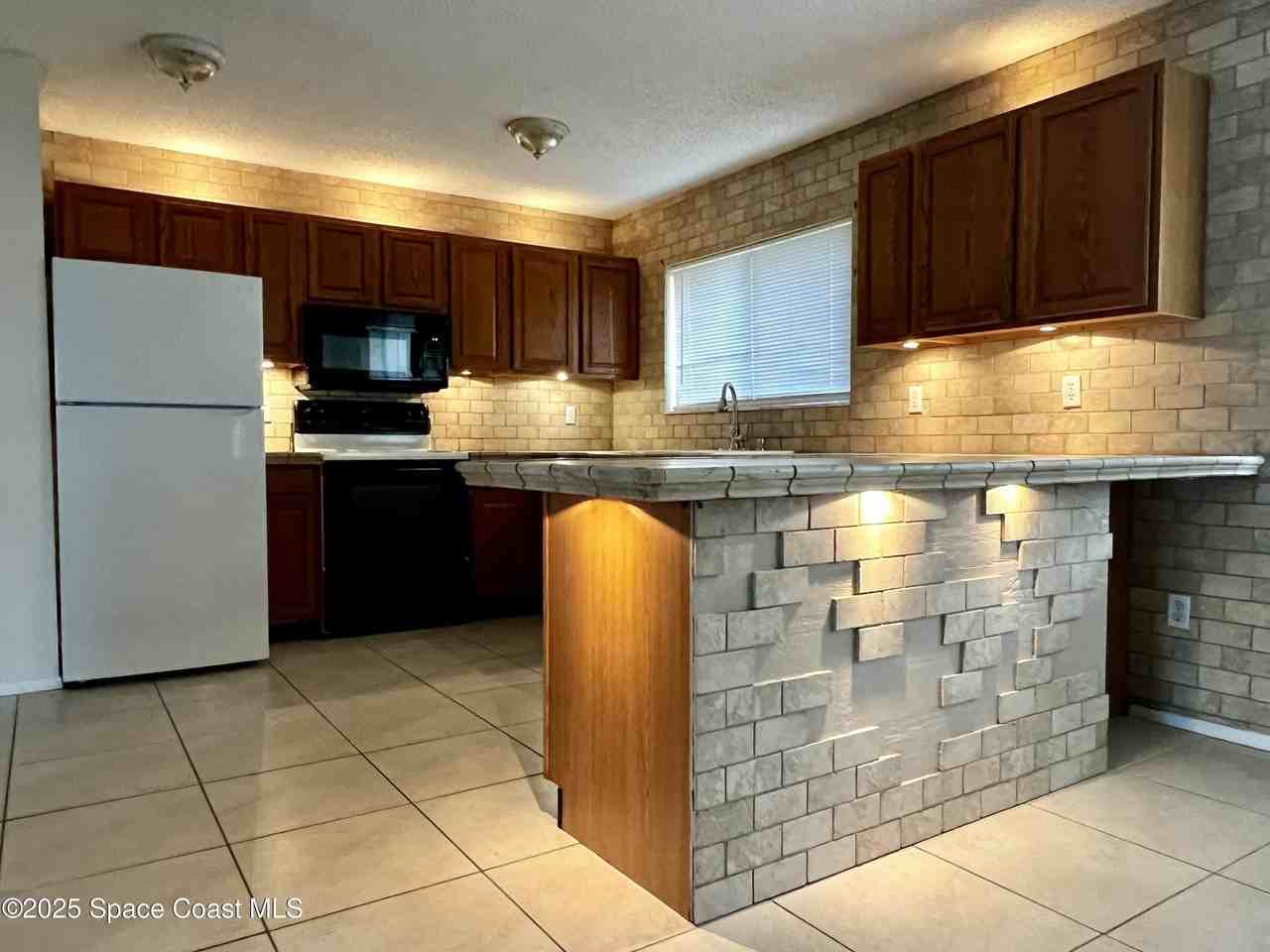 202 Cocoa St Se - Photo 4 of 6