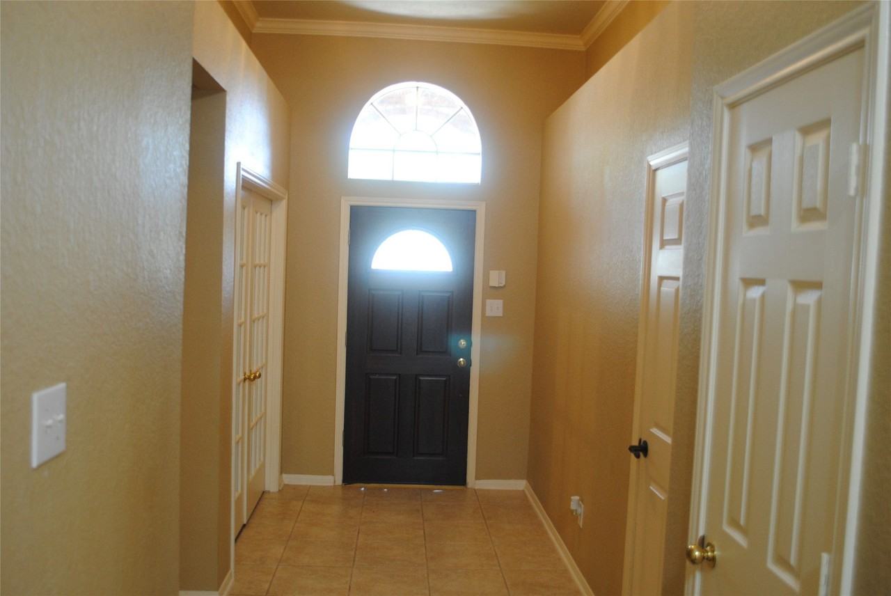 4606 Russett Lane Lane - Photo 3 of 21