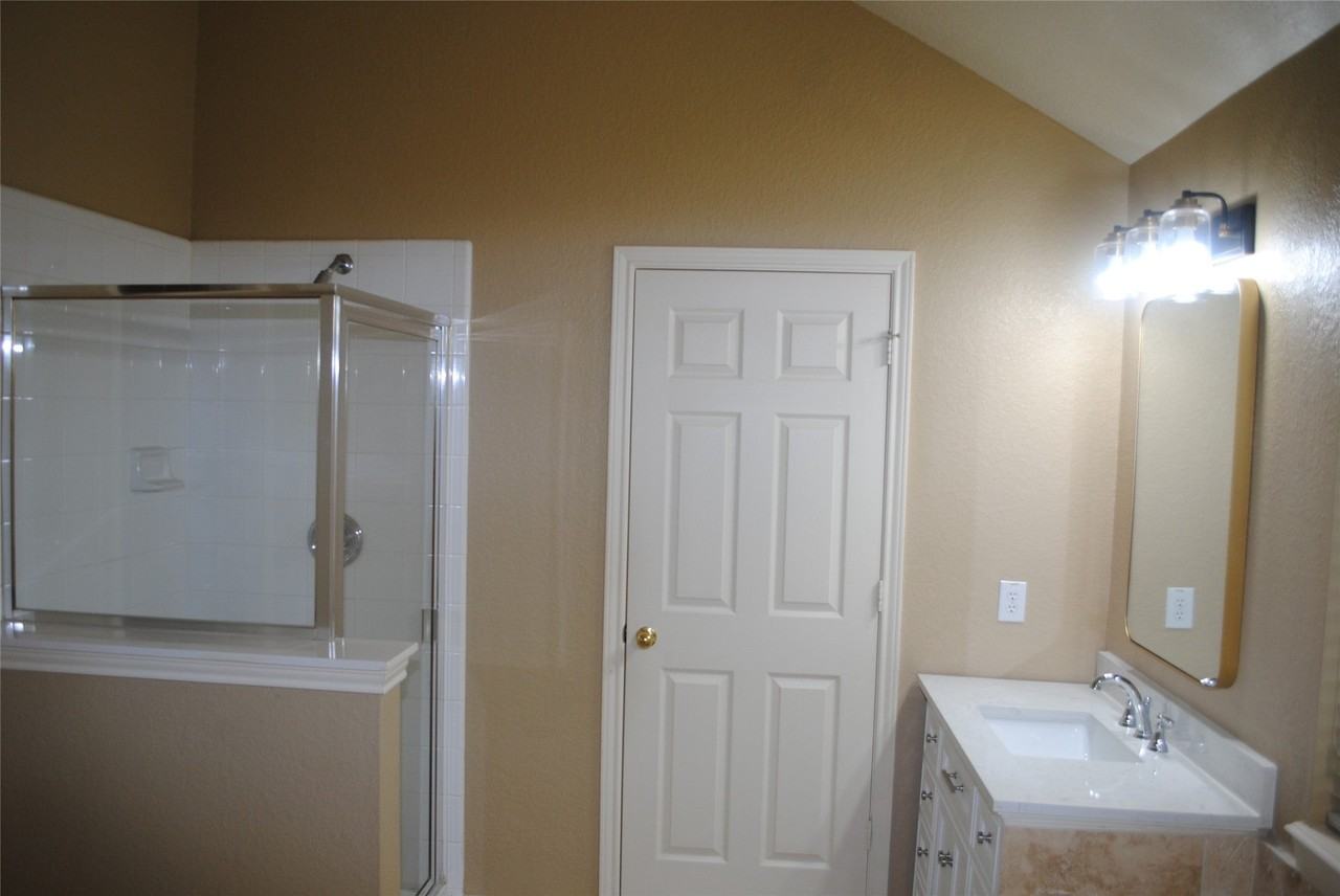 4606 Russett Lane Lane - Photo 5 of 21