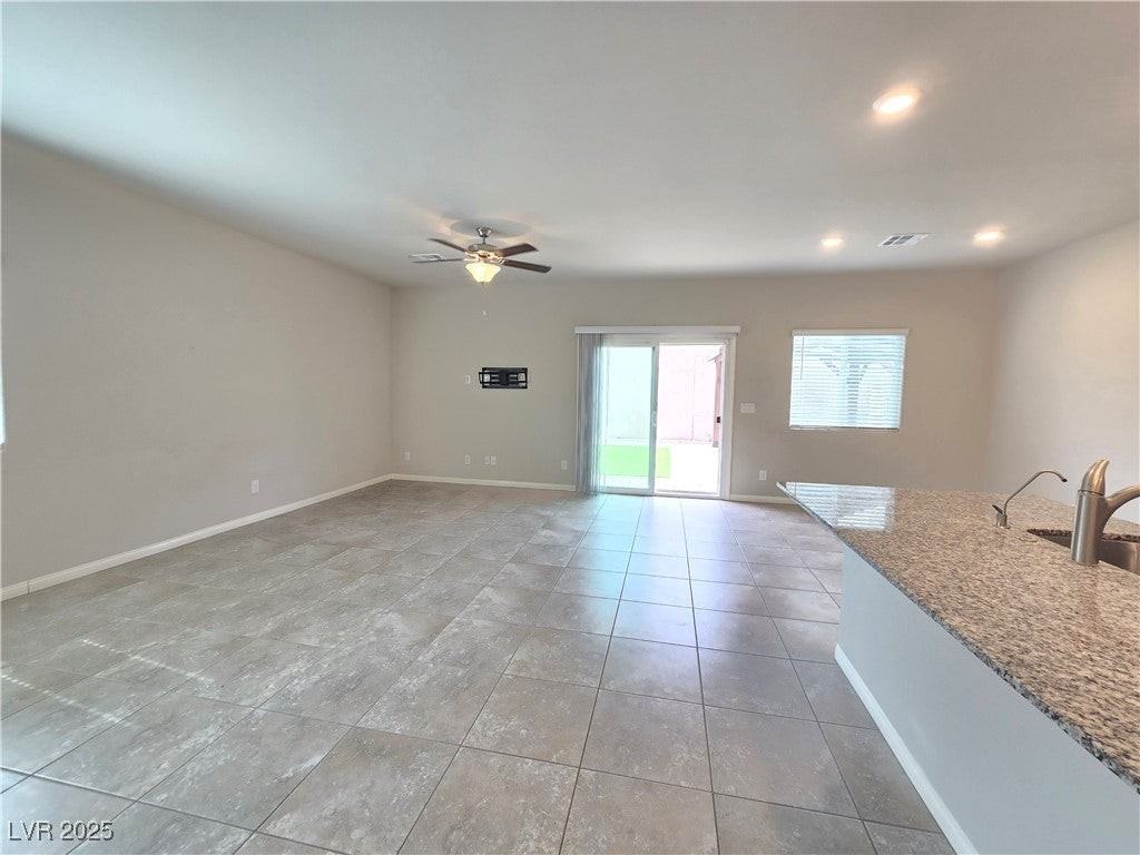 9771 Breezy Ct - Photo 4 of 32