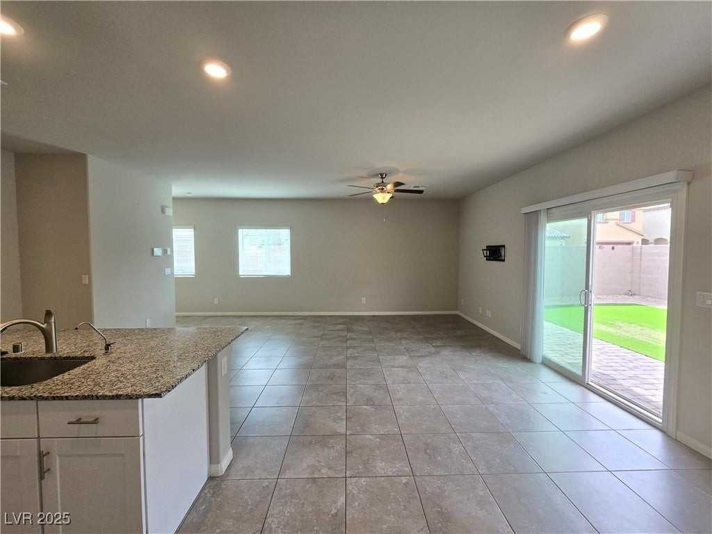 9771 Breezy Ct - Photo 6 of 32