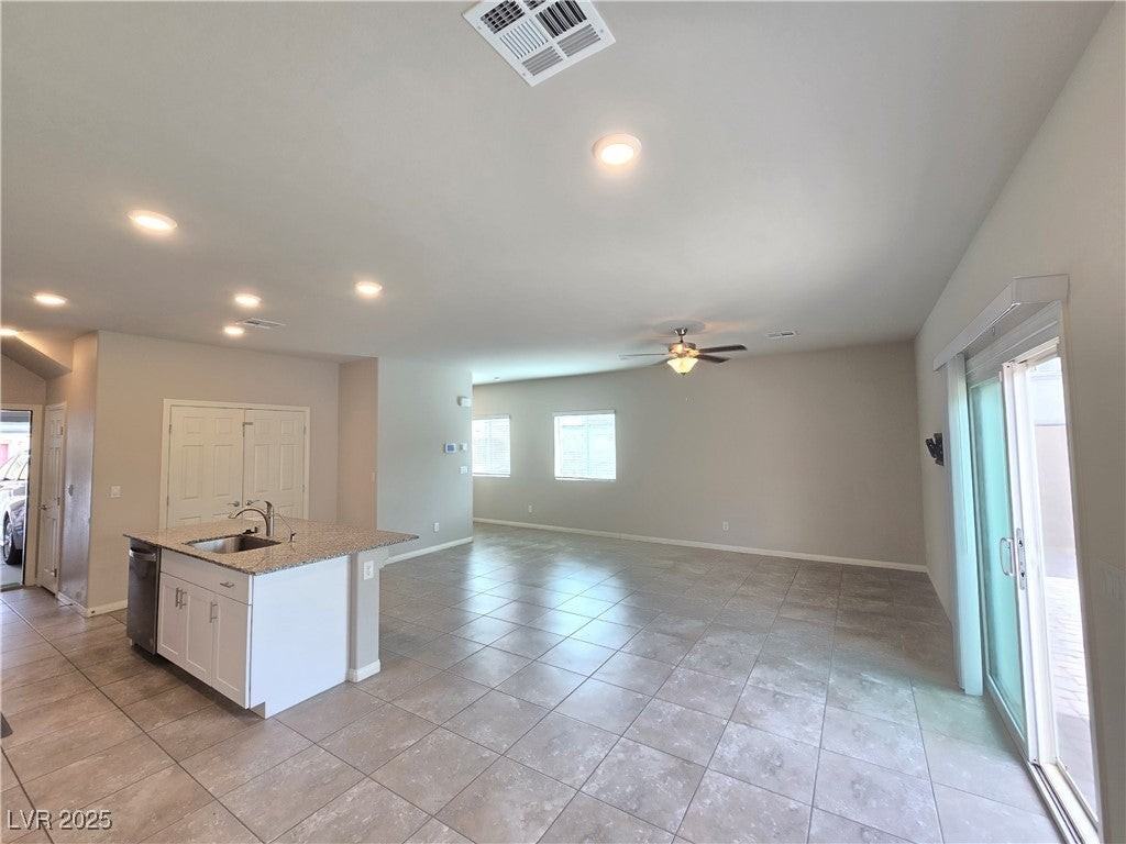 9771 Breezy Ct - Photo 7 of 32