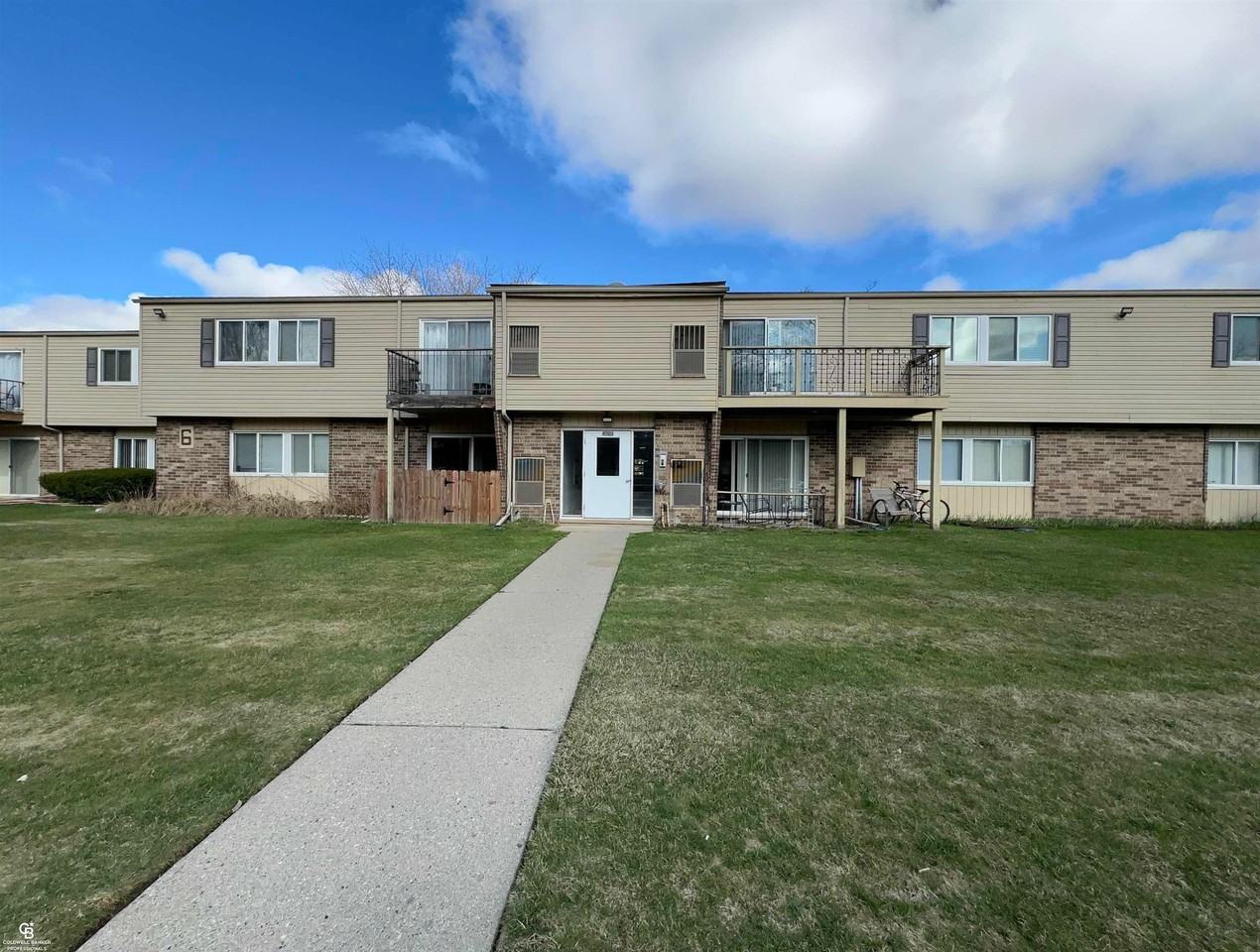 38240 Fairway Ct - Photo 2 of 20