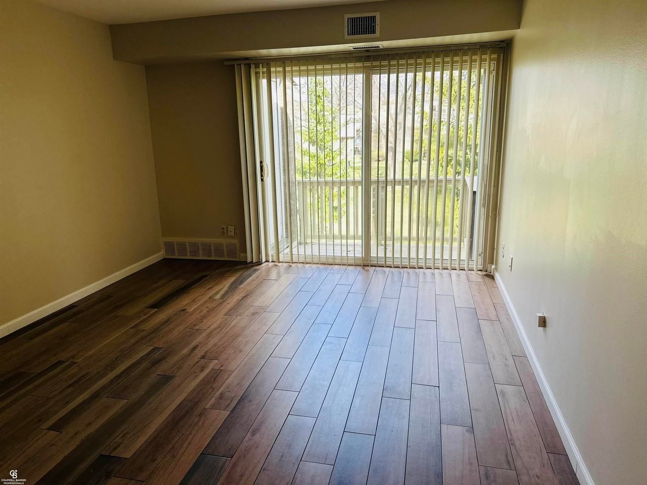 38240 Fairway Ct - Photo 3 of 20