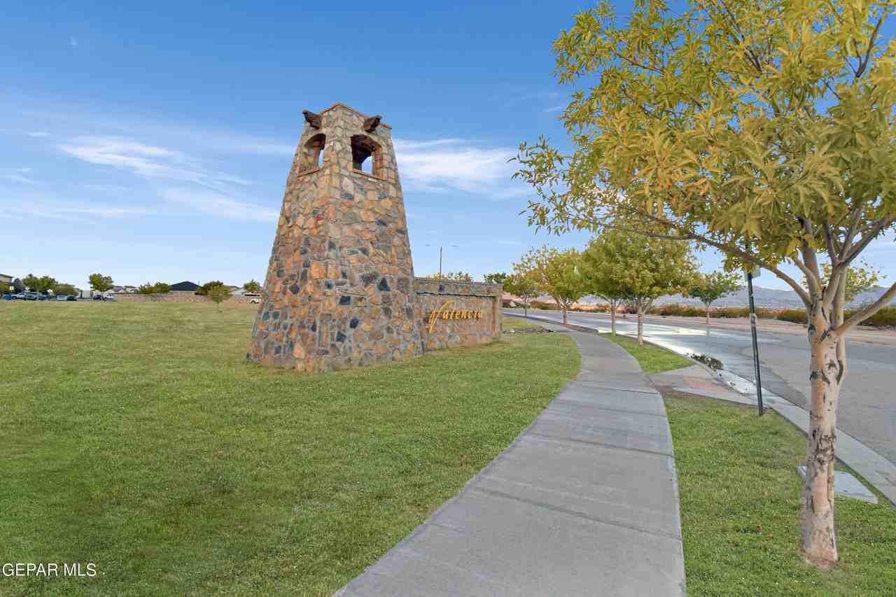 889 Blue Park Ave - Photo 2 of 37