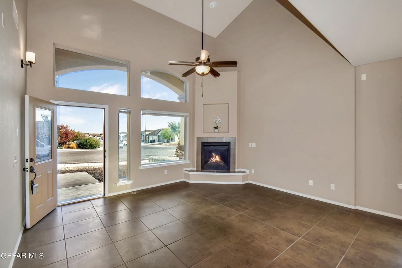 889 Blue Park Ave - Photo 6 of 37