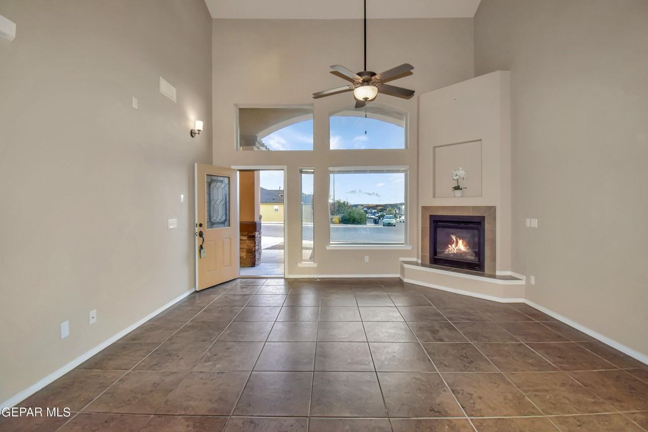 889 Blue Park Ave - Photo 7 of 37