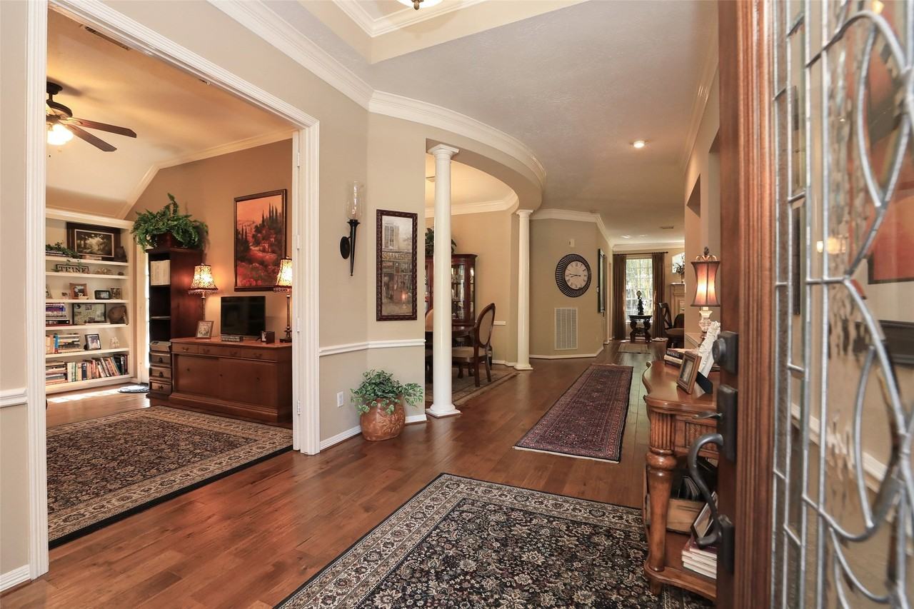 126 S Castlegreen Cir - Photo 2 of 45