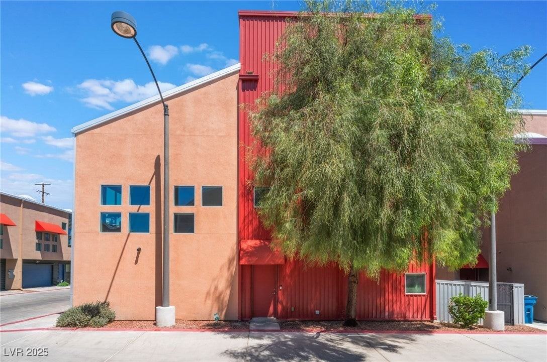 240 Tower St - Photo 2 of 39