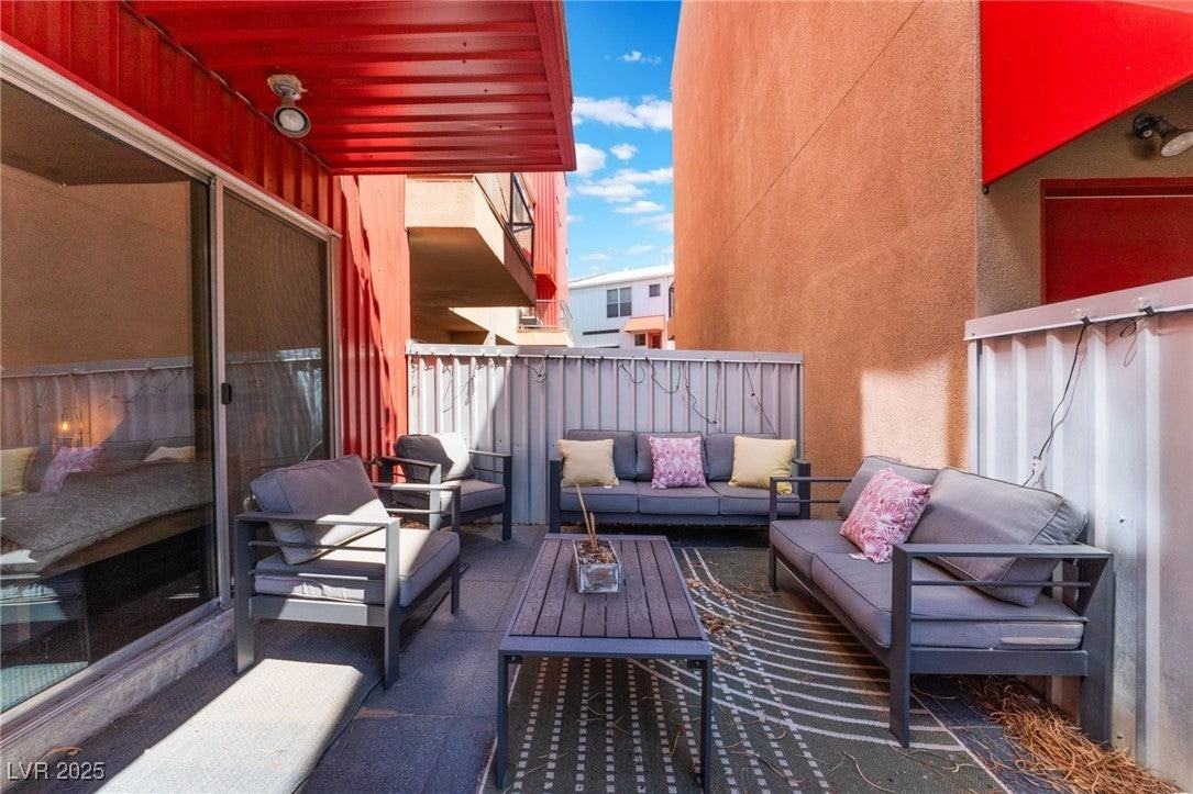 240 Tower St - Photo 5 of 39