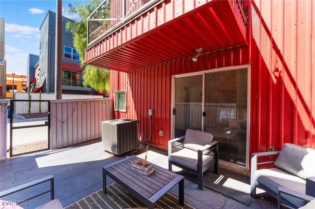 240 Tower St - Photo 7 of 39