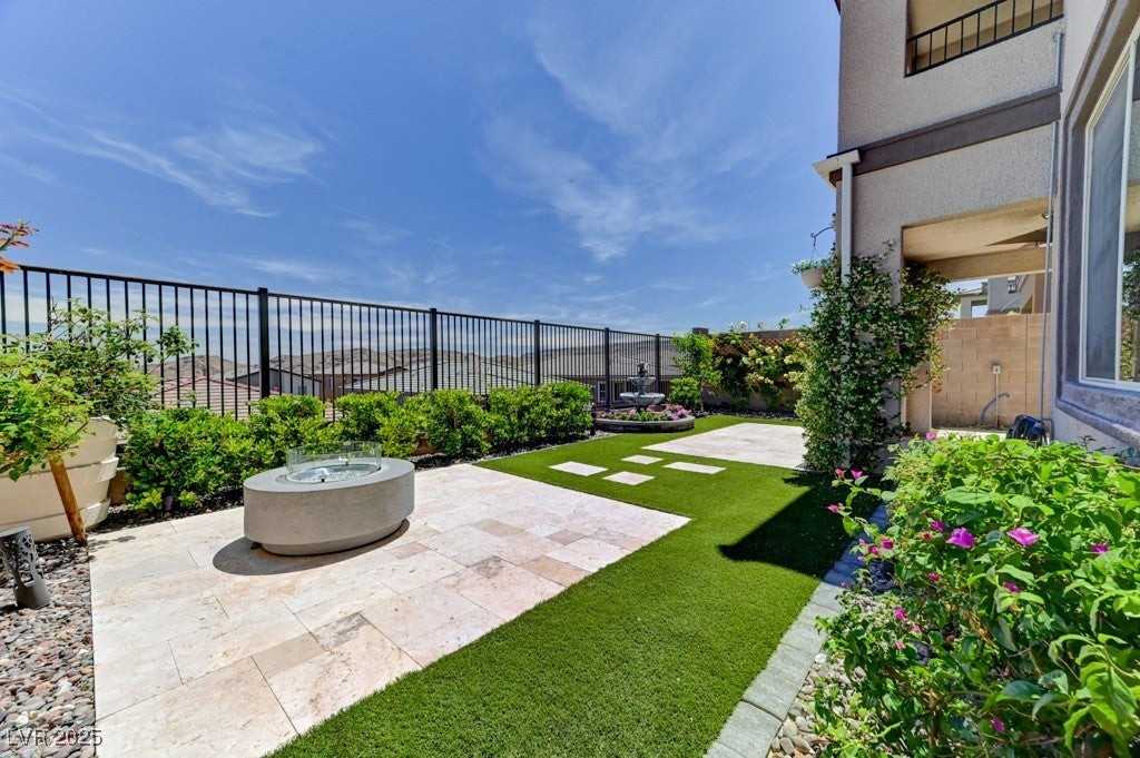 12393 Ferry Glide Ave - Photo 2 of 41